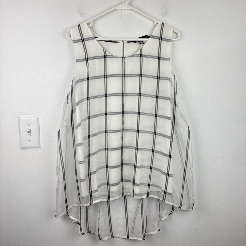 Carre Noir White and Black Checkered High-low Blouse